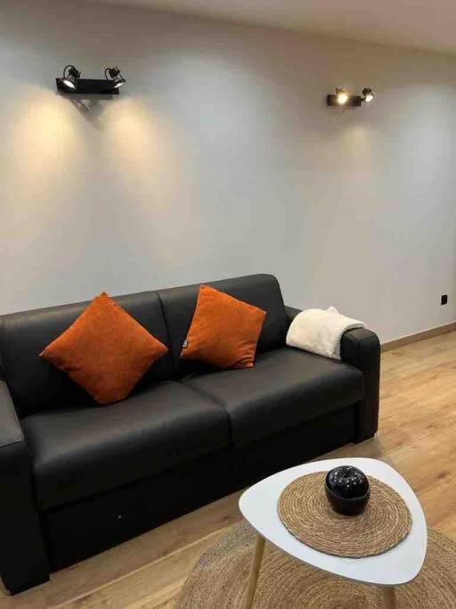 Escale Studio 21M Aeroport Cdg Parc Expo Asterix Гонес Екстериор снимка